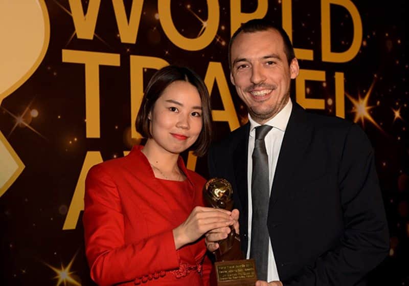 Trao tặng danh hiệu cho JW Marriott Phu Quoc Emerald Bay là khu nghỉ dưỡng tốt nhất Châu Á. Trao tặng danh hiệu cho JW Marriott Phu Quoc Emerald Bay là khu nghỉ dưỡng tốt nhất Châu Á.