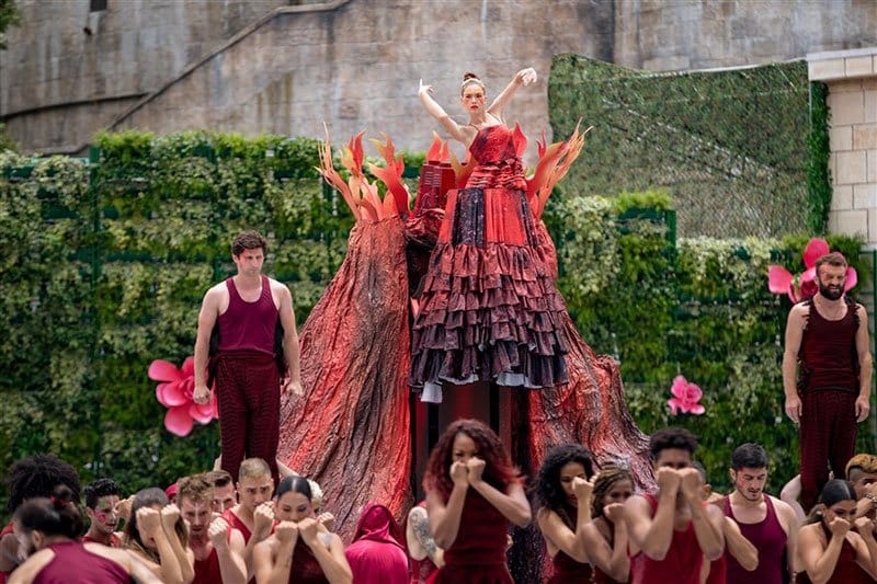 DIFF 2019 còn khiến khán giả say mê với những màn trình diễn nghệ thuật xuất sắc. DIFF 2019 còn khiến khán giả say mê với những màn trình diễn nghệ thuật xuất sắc.