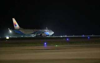 Hãng hàng không khai thác chặng Vân Đồn - Thẩm Quyến là Donghai Airlines, dưới dạng các chuyến bay charter (thuê riêng cho khách của công ty lữ hành).