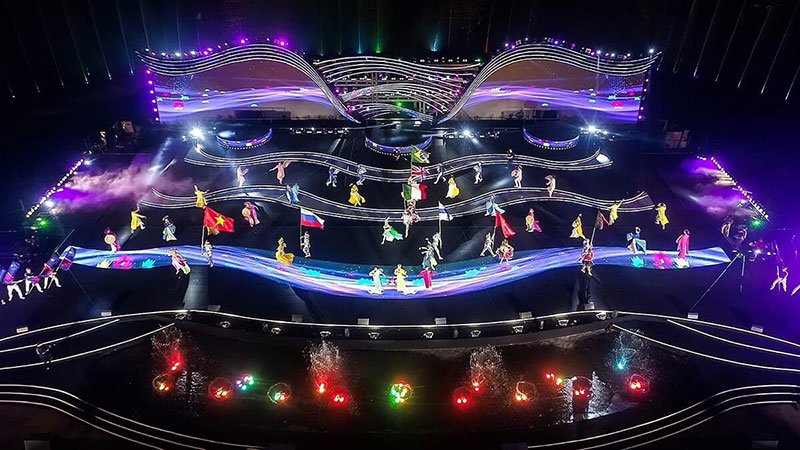 Các buổi biểu diễn nghệ thuật tại lễ hội được du khách dánh giá rất cao. Các buổi biểu diễn nghệ thuật tại lễ hội được du khách dánh giá rất cao.