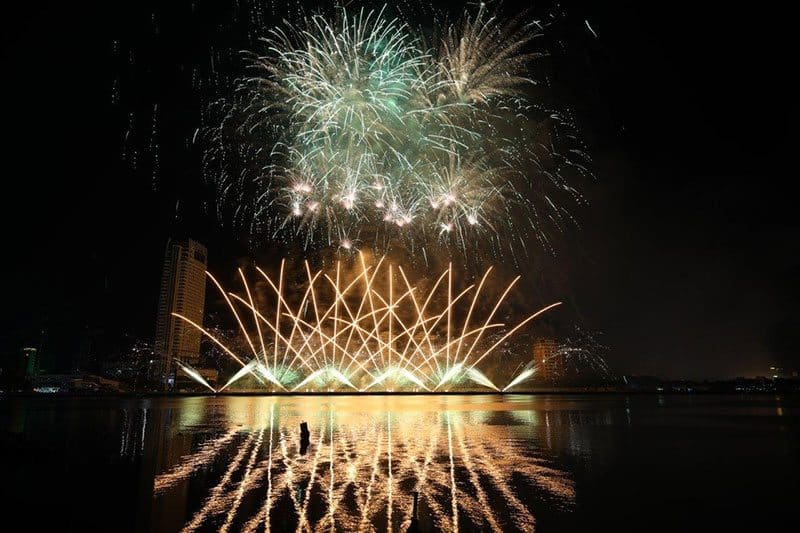 Lễ hội pháo hoa DIFF là "thỏi nam châm" có sức hút khó cưỡng đối với du khách. Lễ hội pháo hoa DIFF là "thỏi nam châm" có sức hút khó cưỡng đối với du khách.