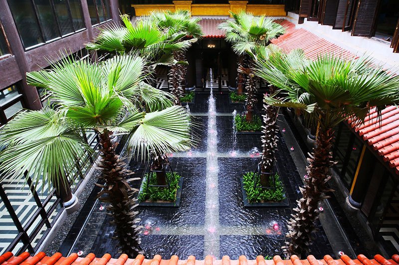 Nhà chờ cảng được thiết kế đan xen những khoảng xanh dịu mát