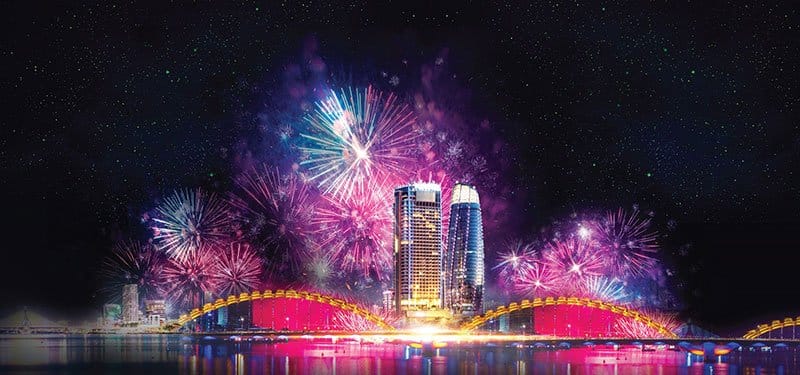 Những màn pháo hoa đầy màu sắc trong đêm khai trương