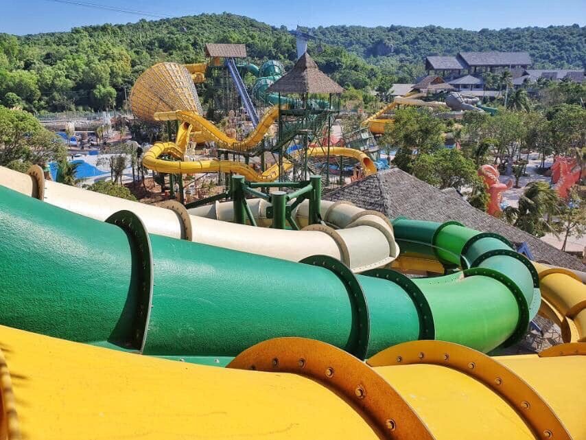 Công viên nước Aquatopia Water Park nằm trong khu vui chơi giải trí Sun World Hòn Thơm Nam Phú Quốc.