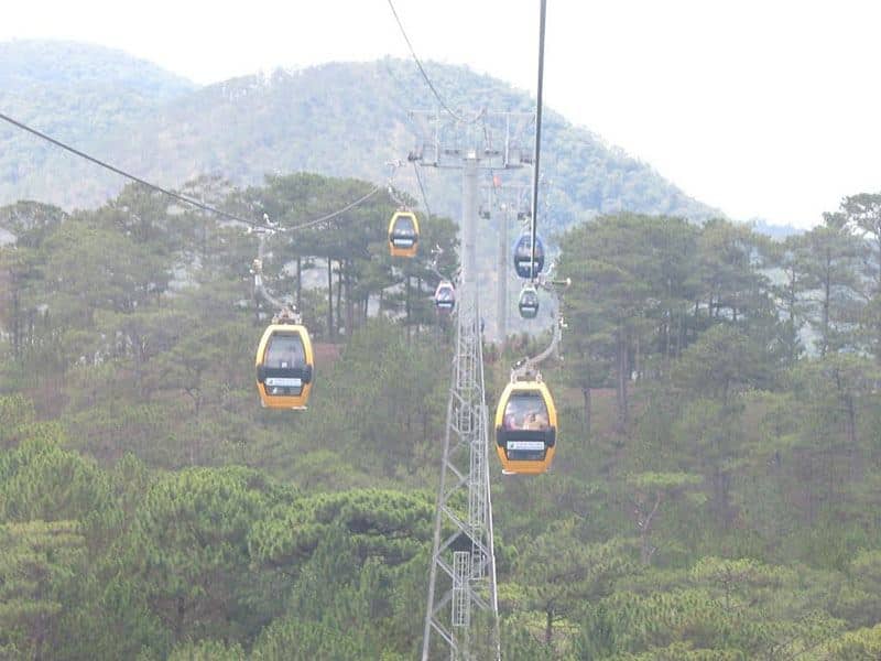 Chiêm ngưỡng cảnh đẹp của thành phố sương mù là trải nghiệm độc đáo khi ngồi trên Cáp treo Đà Lạt (st) Chiêm ngưỡng cảnh đẹp của thành phố sương mù là trải nghiệm độc đáo khi ngồi trên Cáp treo Đà Lạt (st)