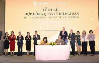 Đại diện Sun Group và Tập đoàn Rosewood Hotel Group ký kết hợp tác.