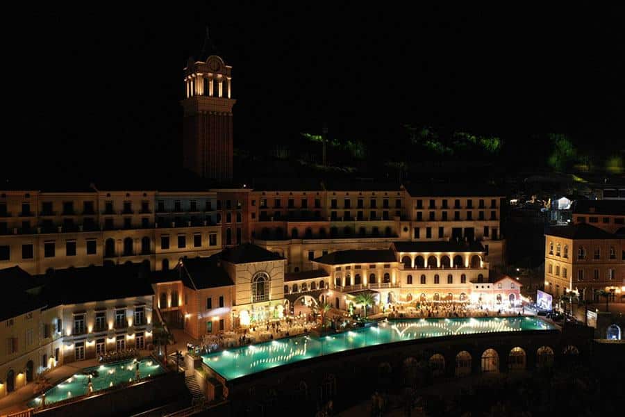 Những sự kiện sôi động được tổ chức tai Central Village vào buổi tối.