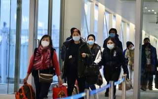 Kiều bào về đến sân bay quốc tế Nội Bài