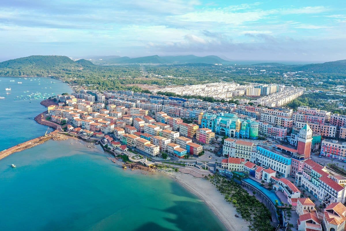 Thị trấn Địa Trung Hải.