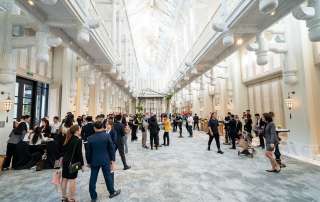 Triển lãm ảnh phác họa những đặc quyền của cư dân đảo Ánh Dương - Sunneva Island.