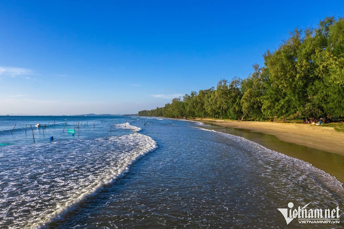 Bãi Dài ở phía Tây Bắc của đảo Phú Quốc cũng là điểm đến lý tưởng. Bãi Dài ở phía Tây Bắc của đảo Phú Quốc cũng là điểm đến lý tưởng.