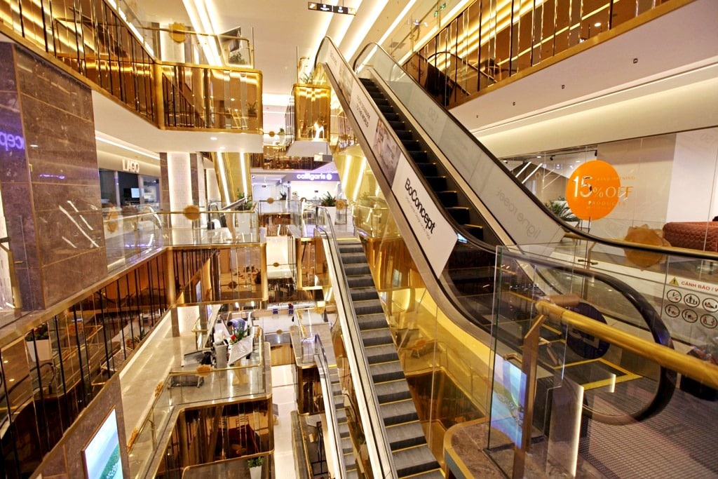 Ben-trong-Sun-Plaza-Thuy-Khue