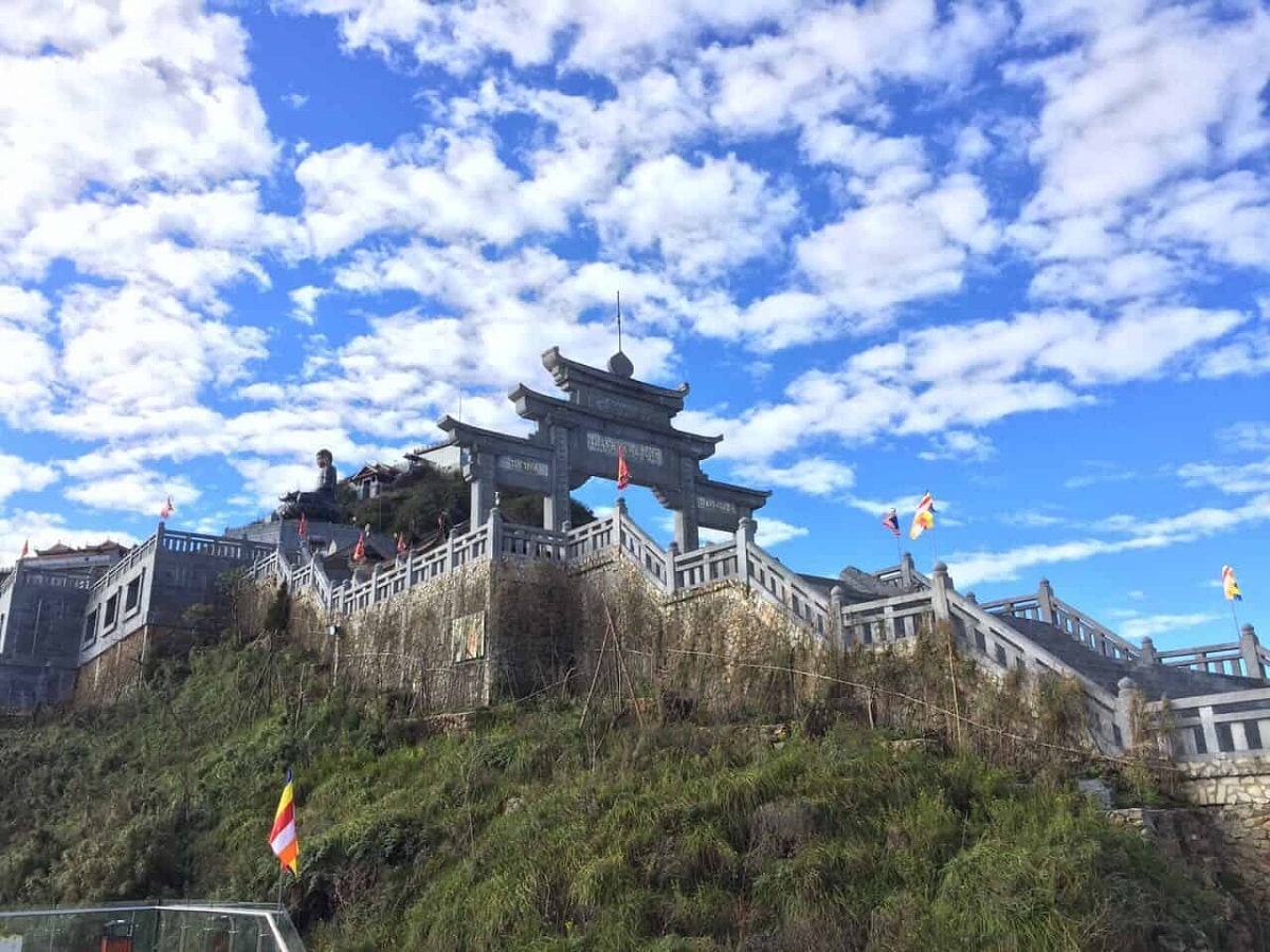 Chiem-nguong-ve-dep-cua-Cong-troi-Sapa