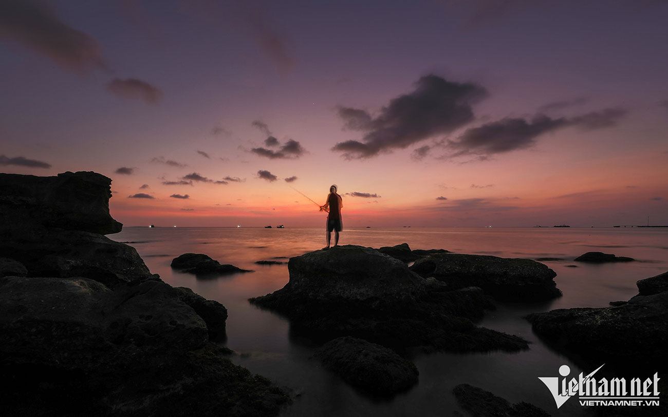 Để ngắm hoàng hôn trên biển, hiếm có nơi nào có thể chọn lựa thoải mái như ở đảo Phú Quốc. Để ngắm hoàng hôn trên biển, hiếm có nơi nào có thể chọn lựa thoải mái như ở đảo Phú Quốc.