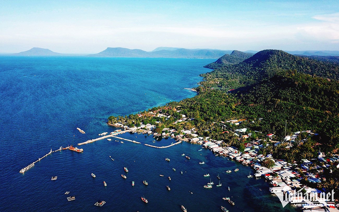 Gành Dầu là nơi tập trung nhiều thuyền đánh cá của ngư dân phía Bắc đảo