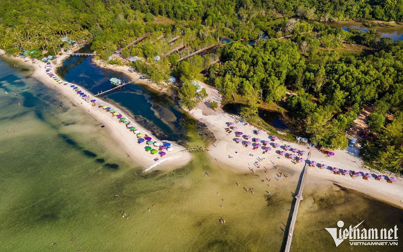 Hòn-Thơm-được-xem-như-một-trong-những-nơi-lặn-biển-đẹp-nhất-tại-Phú-Quốc-(4)