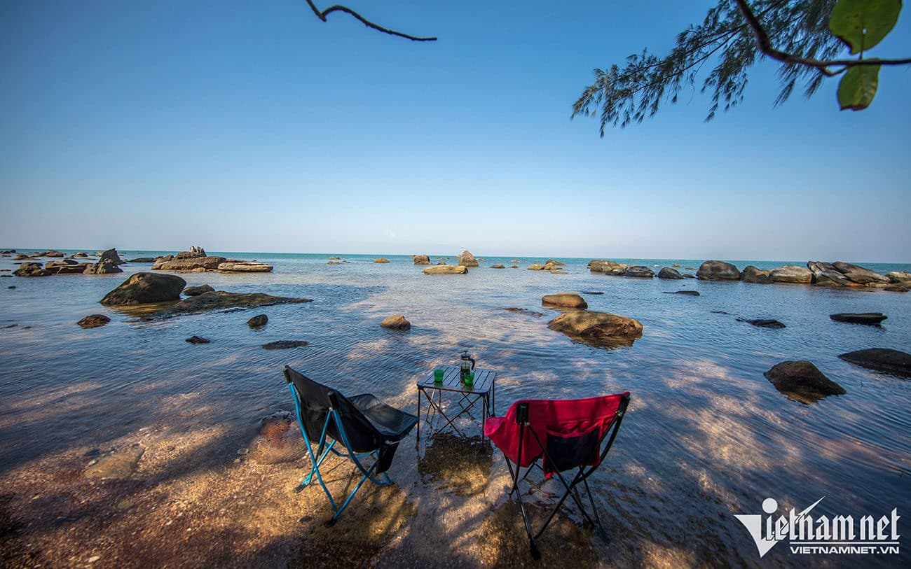 Hòn Thơm được xem như một trong những nơi lặn biển đẹp nhất tại Phú Quốc. Hòn Thơm được xem như một trong những nơi lặn biển đẹp nhất tại Phú Quốc.