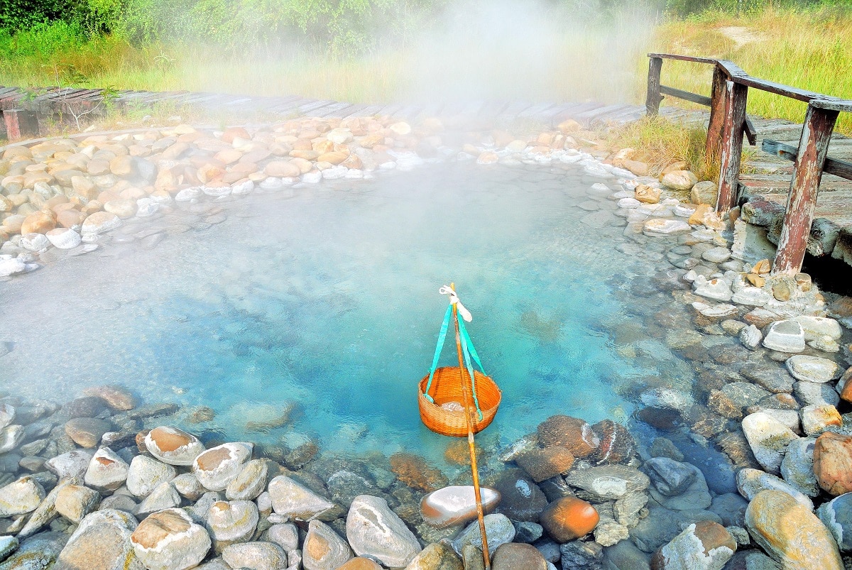 Suoi-khoang-nong-la-mon-qua-cua-thien-nhien-danh-cho-con-nguoi