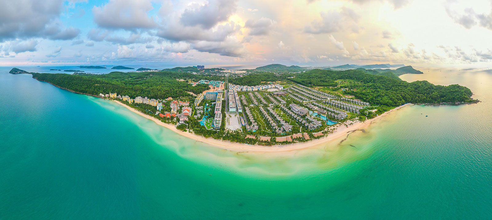 Tại Bãi Kem ngày nay, những quần thể nghỉ dưỡng và BĐS cao cấp đã hiện hữu.