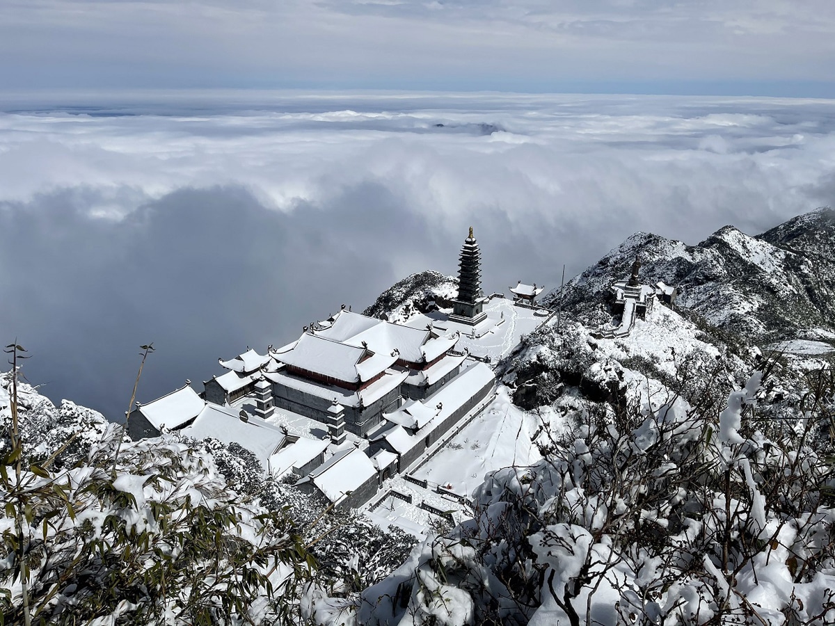 Tuyet-phu-trang-xoa-tai-Sun-World-Fansipan-Legend-mua-dong