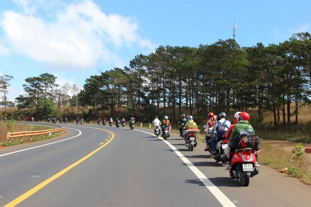 di-xe-may-den-khu-du-lich-nui-ba-den