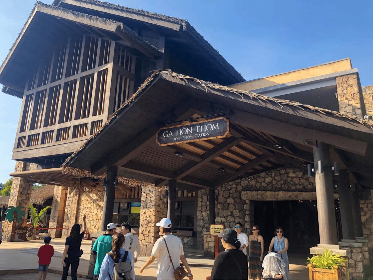 ga-cap-treo-hon-thom-con-la-dia-diem-check-in-noi-tieng-o-nam-phu-quoc