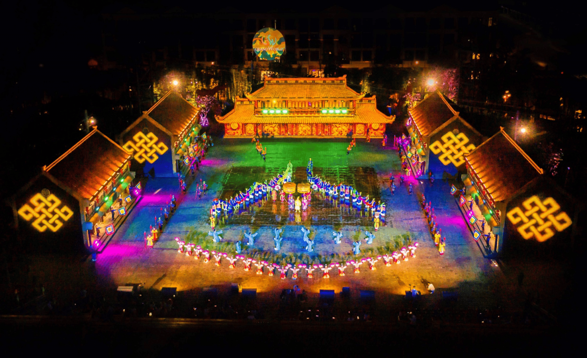 show-dien-duoc-bien-dung-ky-cong-tung-chi-tiet-nho