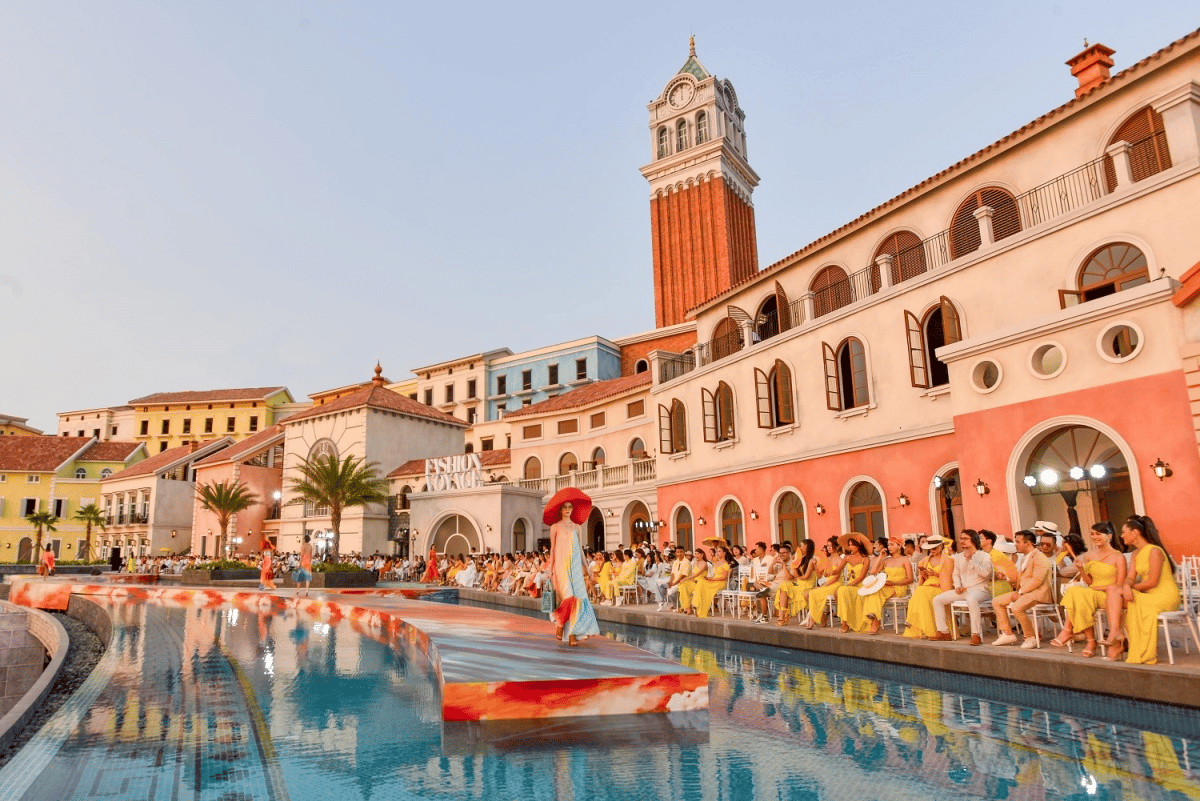 show-dien-thoi-trang-chi-co-trong-central-village