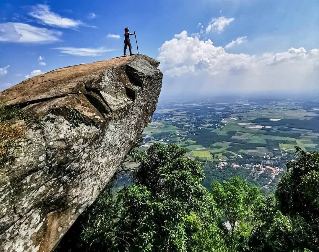 thien-nhien-nui-ba-den-ngay-dep-troi