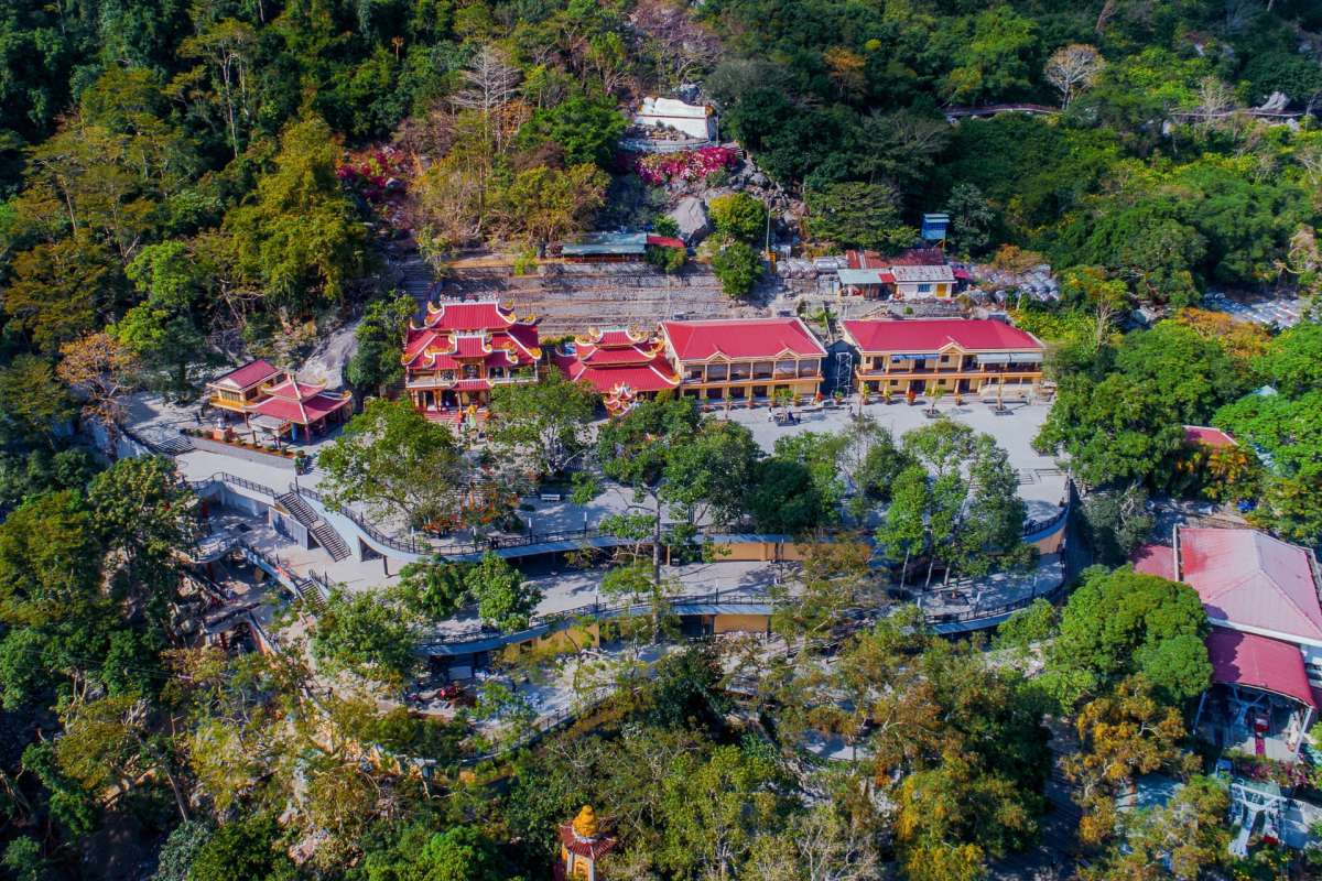 toan-canh-chua-ba-den-tay-ninh-nhin-tu-tren-xuong