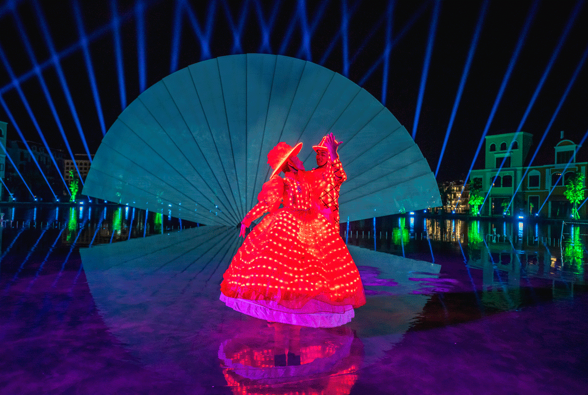 trang-phuc-bieu-dien-vo-cung-bat-mat