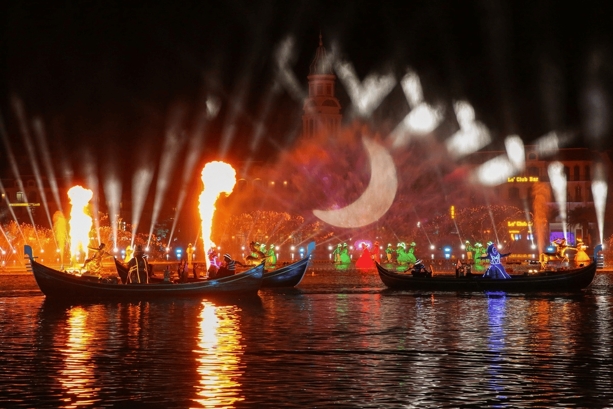 vu-dieu-cua-am-thanh-va-anh-sang-tai-san-khau-tren-mat-nuoc