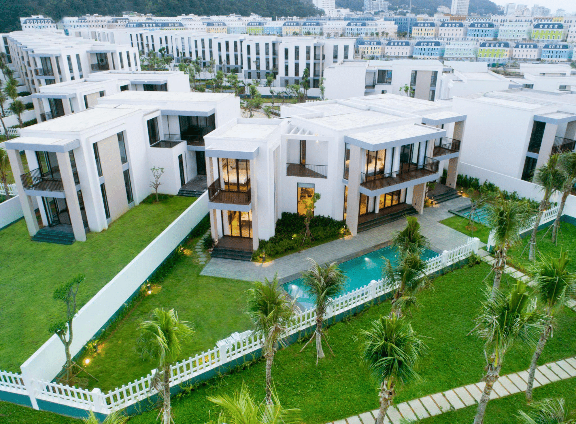 biet-thu-nghi-duong-duoc-bao-quanh-boi-thien-nhien-tuoi-mat