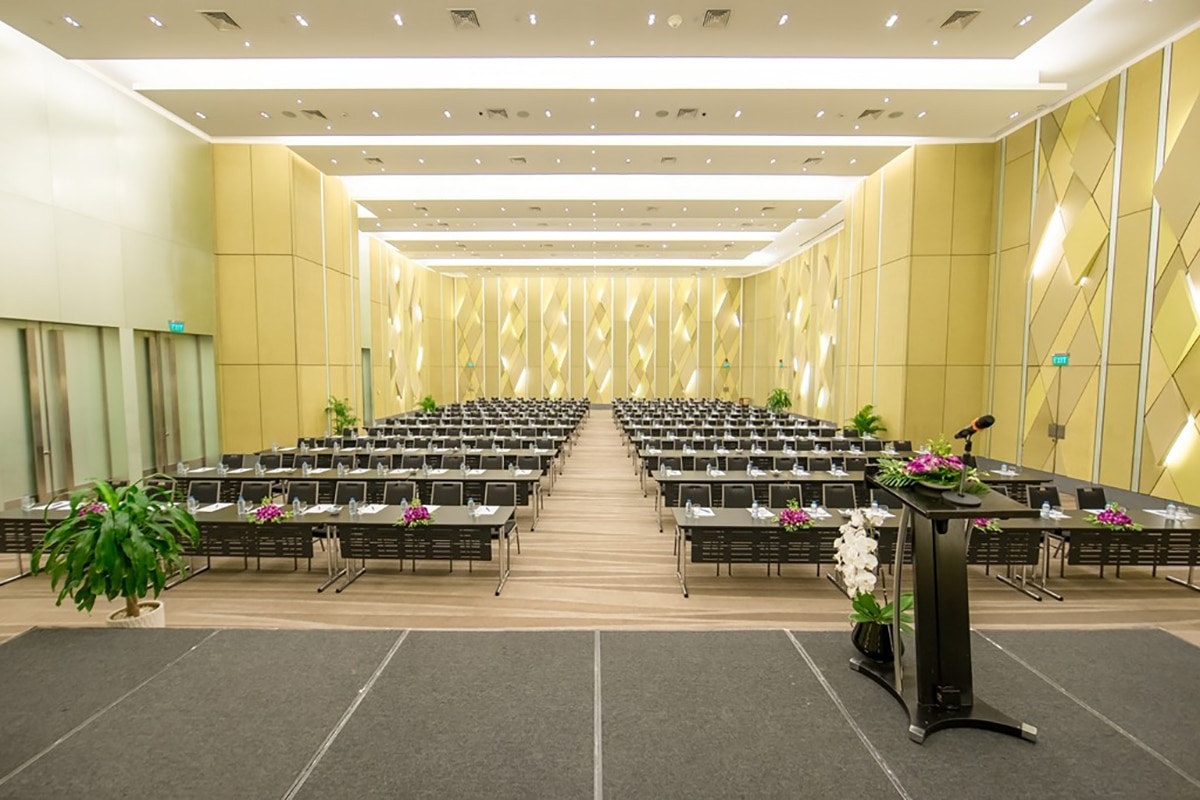 hoi-truong-su-kien-suc-chua-hang-tram-nguoi