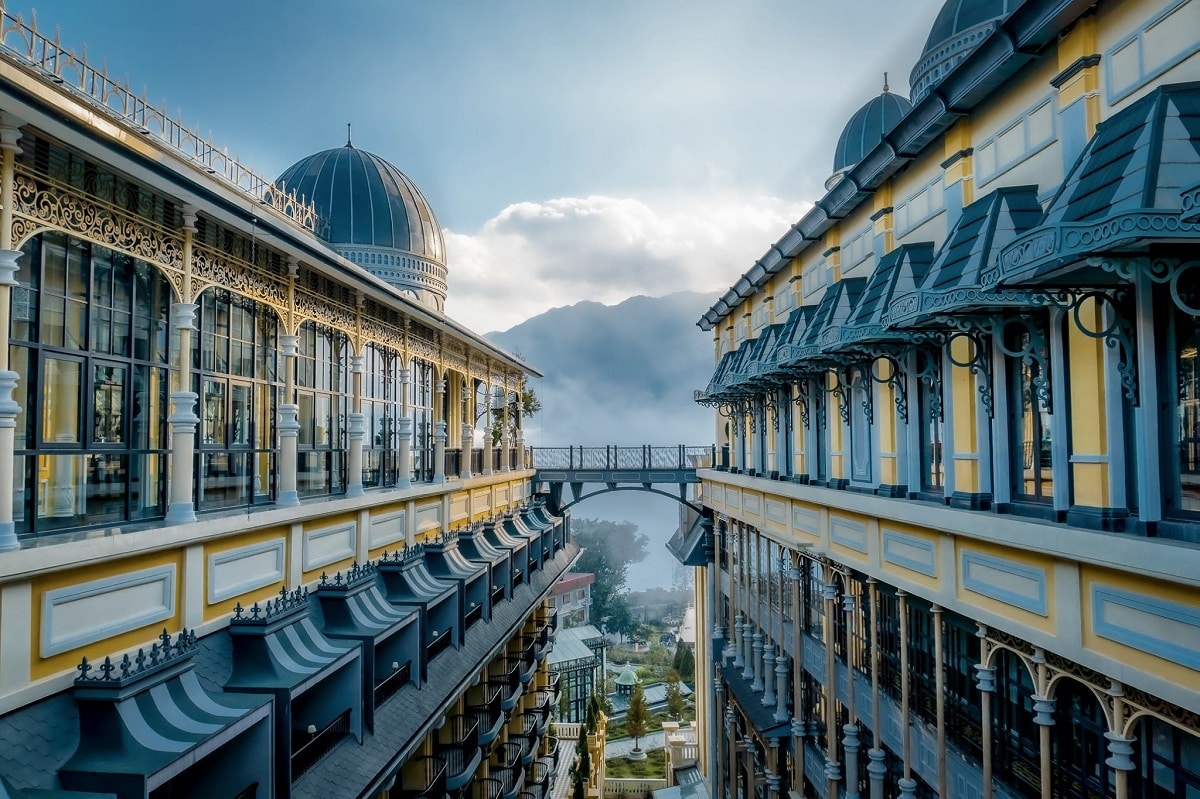 khung-canh-tho-mong-doc-dao-tai-hotel-de-la-couple