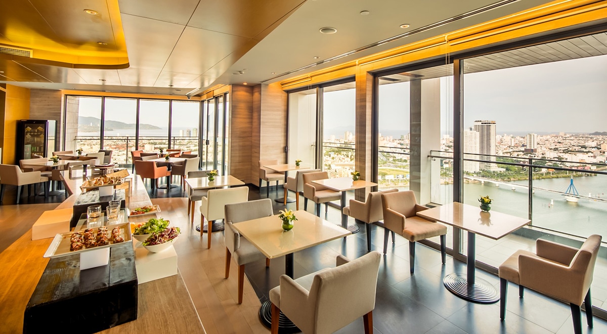 nha-hang-sang-trong-voi-thuc-don-da-dang