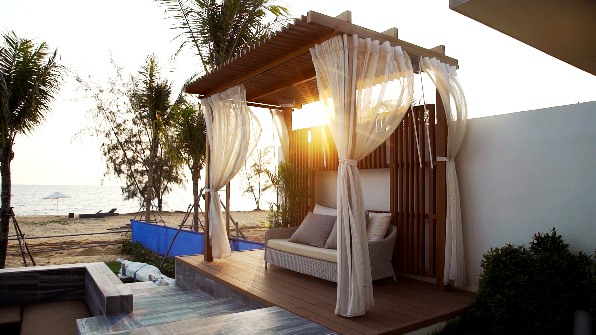 ben-ngoai-co-khong-gian-thu-gian-vo-cung-thu-thai